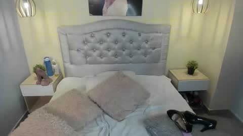 Escarlet online show from 28, 2, 2025