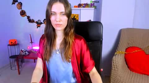 Snapshot of esma_shine chatting on 27, 10, 2025 esma_shine online show from 27, 10, 2025