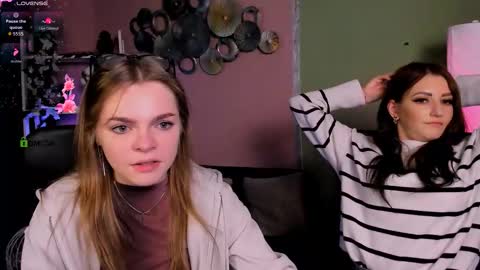 Snapshot of esma_shine chatting on 9, 11, 2025 esma_shine online show from 9, 11, 2025