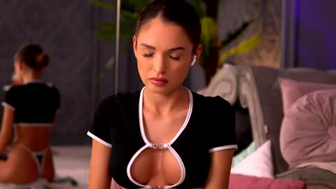 Raluca  online show from 10, 12, 2024