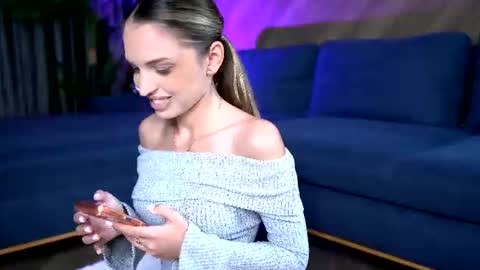 Snapshot of esmeainsley chatting on 26, 7, 2026 Raluca online show from 26, 7, 2026