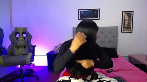 Snapshot of esmeraldaa_sc chatting on 6, 10, 2025 Perla online show from 6, 10, 2025