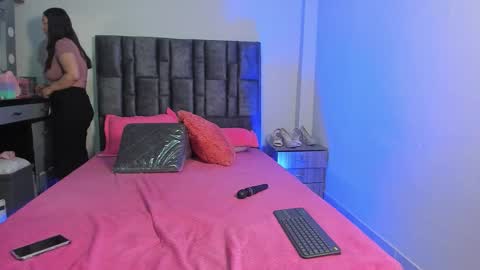 Snapshot of esmeraldaa_sc chatting on 21, 11, 2025 Perla online show from 21, 11, 2025