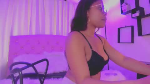 Esmeralda  online show from 25, 3, 2026