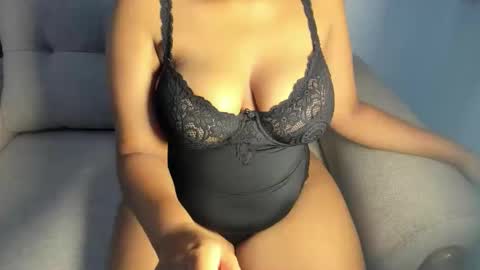 Snapshot of esmeray_ chatting on 2, 11, 2025 Esme online show from 2, 11, 2025