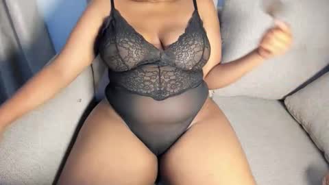 Snapshot of esmeray_ chatting on 6, 11, 2025 Esme online show from 6, 11, 2025