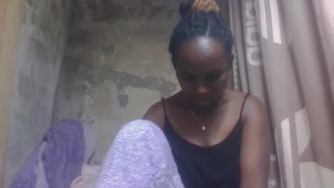 Snapshot of estanie chatting on 6, 10, 2025 estanie online show from 6, 10, 2025