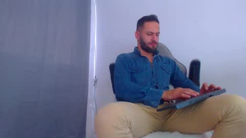 Snapshot of esteban7984068 chatting on 24, 12, 2024 esteban online show from 24, 12, 2024