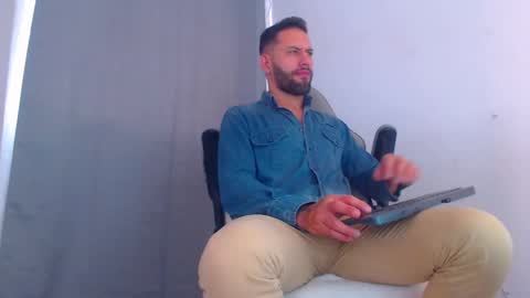 Snapshot of esteban7984068 chatting on 6, 1, 2025 esteban online show from 6, 1, 2025