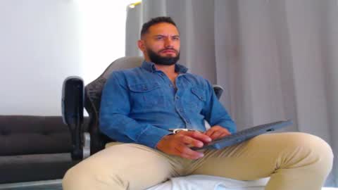 Snapshot of esteban7984068 chatting on 13, 11, 2025 esteban online show from 13, 11, 2025