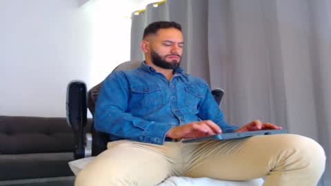 Snapshot of esteban7984068 chatting on 1, 12, 2025 esteban online show from 1, 12, 2025