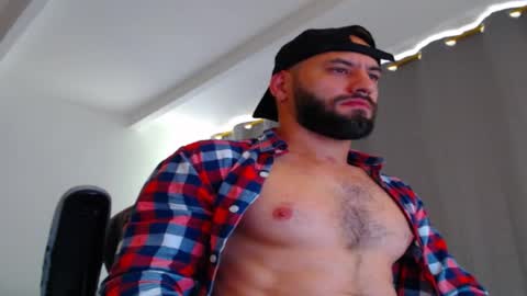 Snapshot of esteban7984068 chatting on 4, 12, 2025 esteban online show from 4, 12, 2025