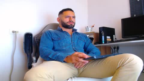 Snapshot of esteban7984068 chatting on 20, 12, 2025 esteban online show from 20, 12, 2025