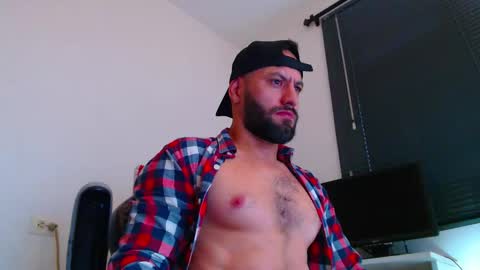 Snapshot of esteban7984068 chatting on 15, 1, 2026 esteban online show from 15, 1, 2026