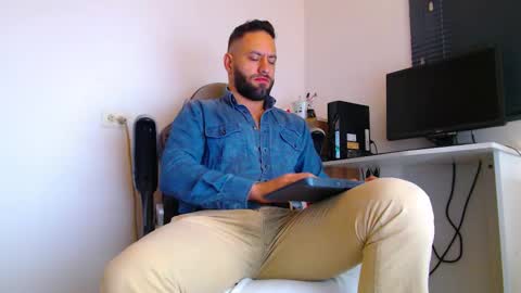 Snapshot of esteban7984068 chatting on 9, 2, 2026 esteban online show from 9, 2, 2026