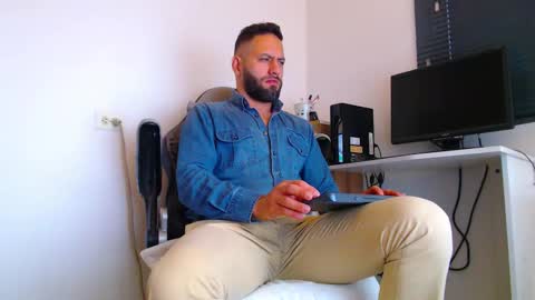 Snapshot of esteban7984068 chatting on 10, 2, 2026 esteban online show from 10, 2, 2026