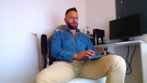 Snapshot of esteban7984068 chatting on 11, 2, 2026 esteban online show from 11, 2, 2026