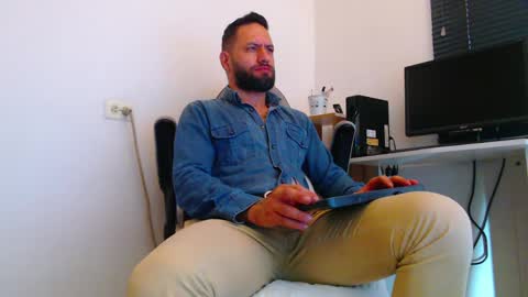 esteban online show from 24, 3, 2026