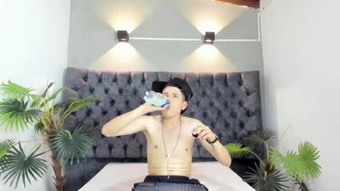 Snapshot of esteban_2102 chatting on 7, 1, 2026 ESTEBAN online show from 7, 1, 2026