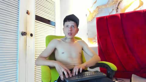 Snapshot of esteban_2102 chatting on 10, 1, 2026 ESTEBAN online show from 10, 1, 2026