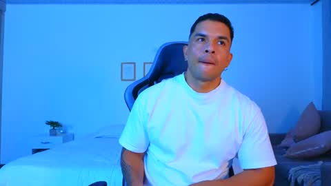 Snapshot of esteban_de_louise chatting on 2, 8, 2026 ESTEBAN online show from 2, 8, 2026