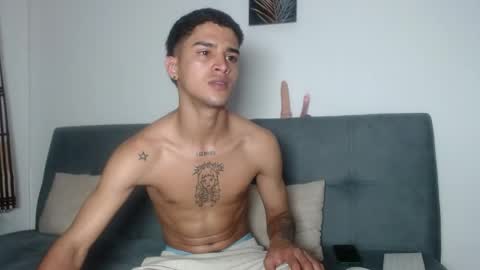 Snapshot of estebanjm22 chatting on 25, 4, 2026 Esteban online show from 25, 4, 2026