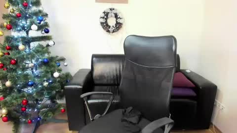 Estella Miles online show from 7, 1, 2025