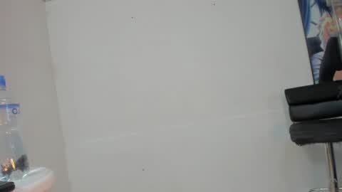 Snapshot of estephany_doll chatting on 4, 1, 2025 Estephany online show from 4, 1, 2025