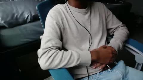 Snapshot of estessaid chatting on 28, 10, 2025 94Bottles online show from 28, 10, 2025