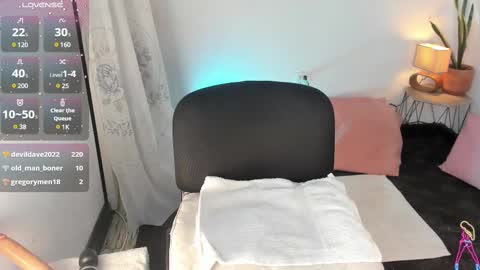 Snapshot of estrellah__ chatting on 16, 2, 2025 - E S T R E L L A M I L F - online show from 16, 2, 2025