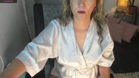 Snapshot of estrellah__ chatting on 25, 2, 2025 - E S T R E L L A M I L F - online show from 25, 2, 2025