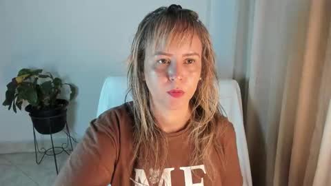 Snapshot of estrellah__ chatting on 5, 10, 2025 - E S T R E L L A M I L F - online show from 5, 10, 2025