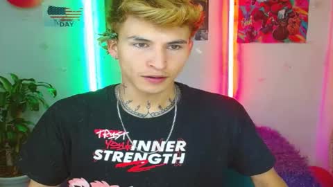 Snapshot of estrellita__jordan chatting on 5, 3, 2025 JORDAN online show from 5, 3, 2025