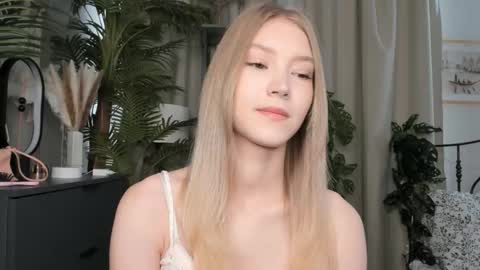 Snapshot of eternity_cuite chatting on 13, 9, 2025 Natalie online show from 13, 9, 2025