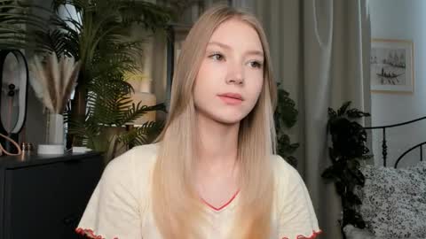 Snapshot of eternity_cuite chatting on 14, 9, 2025 Natalie online show from 14, 9, 2025
