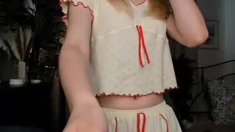 Snapshot of eternity_cuite chatting on 18, 9, 2025 Natalie online show from 18, 9, 2025