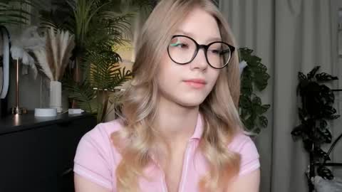 Snapshot of eternity_cuite chatting on 25, 9, 2025 Natalie online show from 25, 9, 2025