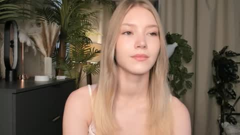 Snapshot of eternity_cuite chatting on 27, 9, 2025 Natalie online show from 27, 9, 2025