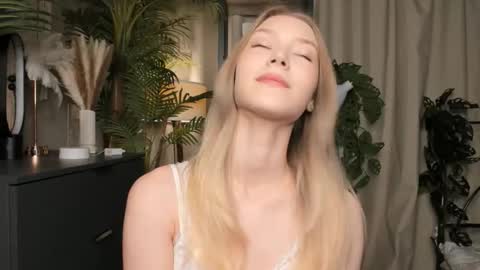 Snapshot of eternity_cuite chatting on 6, 10, 2025 Natalie online show from 6, 10, 2025