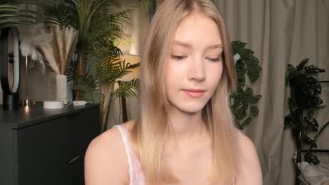 Snapshot of eternity_cuite chatting on 8, 10, 2025 Natalie online show from 8, 10, 2025