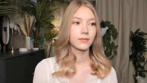 Snapshot of eternity_cuite chatting on 11, 10, 2025 Natalie online show from 11, 10, 2025