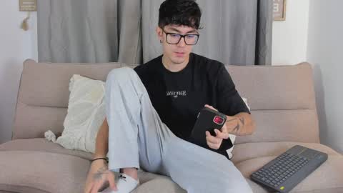 etham_wolf1 online show from 1, 4, 2026
