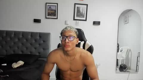 ethan_smitth1 online show from 1, 2, 2025