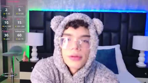 Snapshot of ethanleroyy chatting on 17, 10, 2025 Ethan Leroy online show from 17, 10, 2025