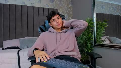 ethanlowell online show from 10, 9, 2025