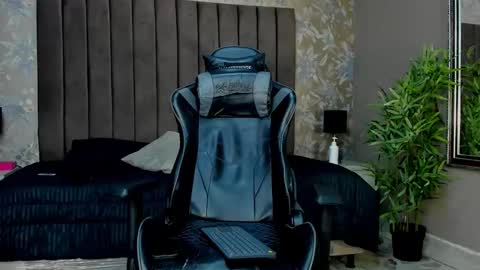 ethanlowell online show from 12, 10, 2025