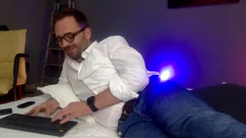 Snapshot of euginehot chatting on 18, 12, 2025 euginehot online show from 18, 12, 2025