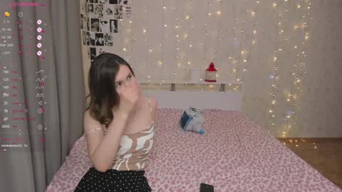 Veronica Tiia Lilith left to right online show from 29, 1, 2025