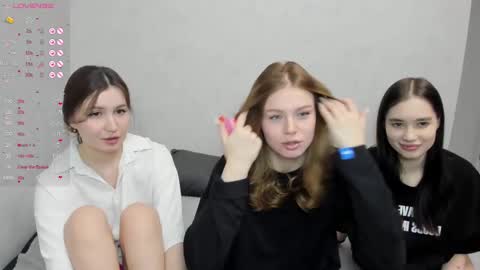 Veronica Tiia Lilith left to right online show from 26, 2, 2025