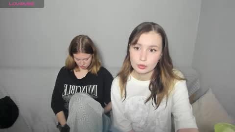 Veronica Tiia Lilith left to right online show from 25, 9, 2025